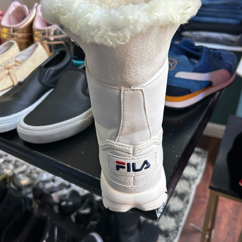 Sold f white ankle boots